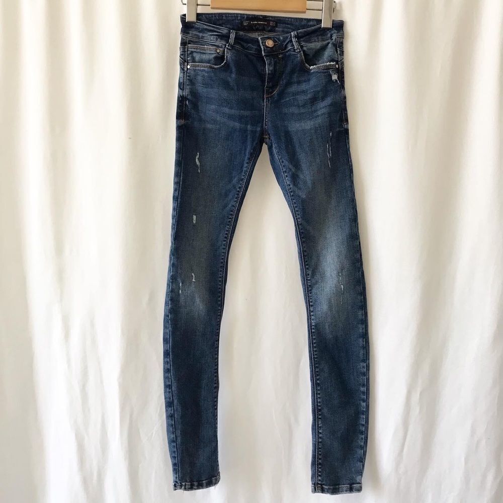 Zara medium wash distressed skinny jeans  Size 2